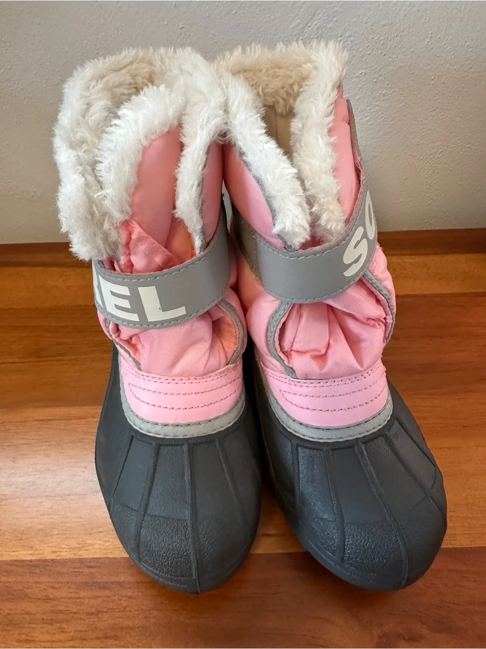 Kids girls Sz 13 Sorel Snow boots. Pink. NWOT. No sign of wear.